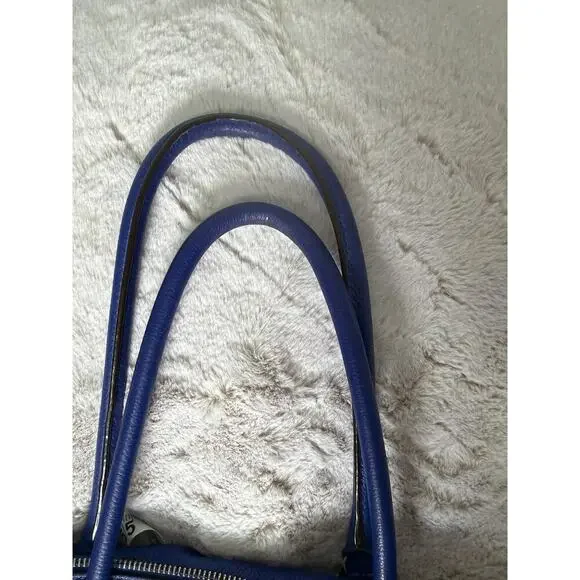 Michael Kors Weekender Bag - Picture 3 of 9